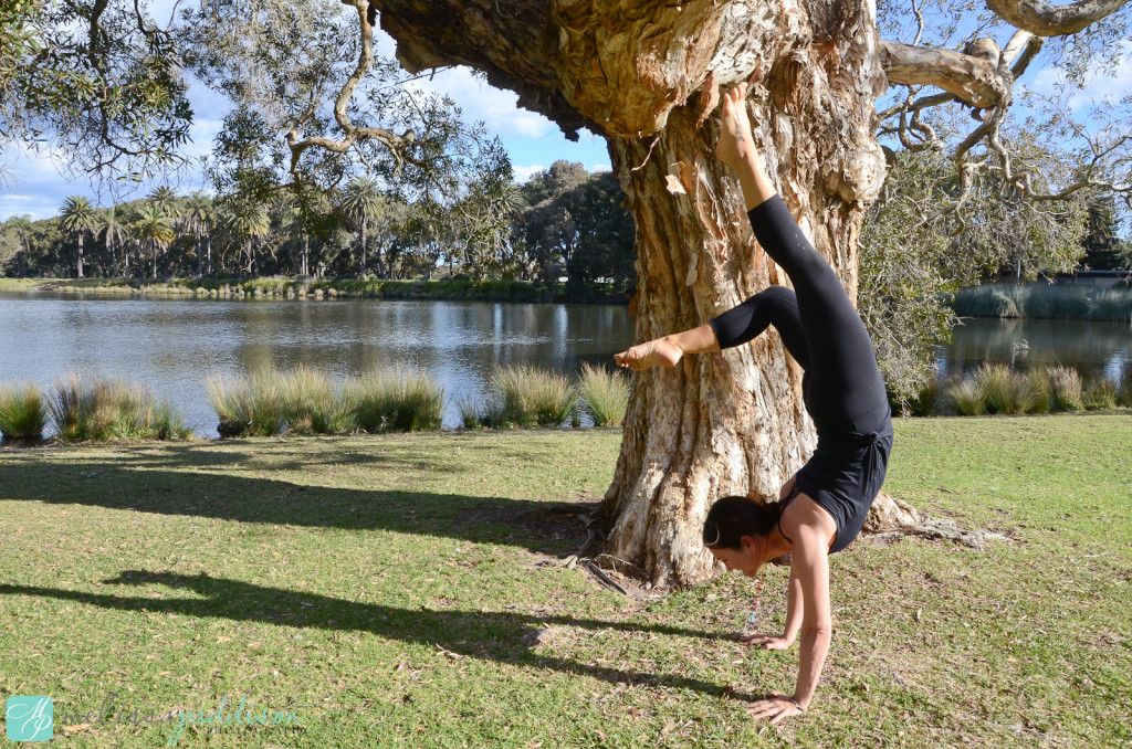 Mel Hand Stand with Tree